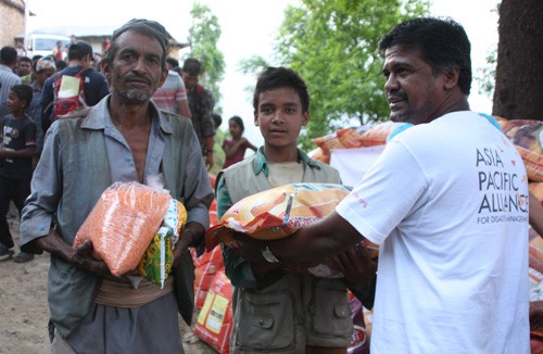 A-PAD Sri Lanka's Firzan Hashim distributing food items in Kubhinde village